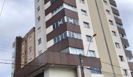Excelente apartamento semimobiliado com 02 dormitórios (sendo 01 suíte), sala para 02 ambientes, sacada com churrasqueira, cozinha, área de serviço, banheiro social e 02 vagas de garagem.  Com esperas