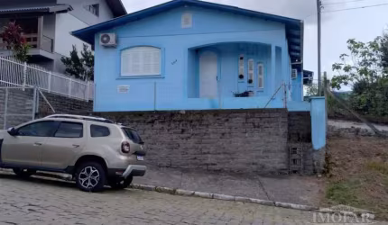 Casa com 3 quartos à venda no Monte Pasqual, Farroupilha  por R$ 699.000