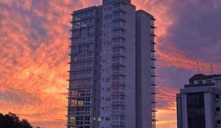 Apartamentos com 03 dormitórios (03 suítes, sendo 01 master), sala de estar e jantar, cozinha, área de serviço, escritório, sacada aberta na lavanderia, churrasqueira, banheiro social, lavabo e opção 