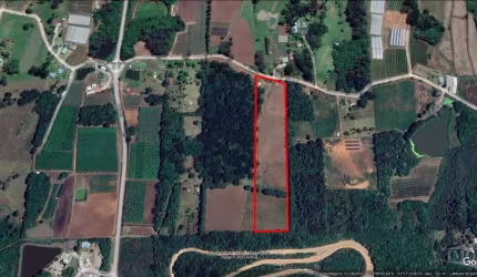 30.300,00 m (3 hectares) Grande oportunidade para investidores! Excelente área industrial com frente norte, a 450 metros do asfalto, fácil acesso, Zoneamento ambiental permite a instalação de qualquer