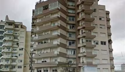 Excelente cobertura duplex com 04 dormitórios (sendo 01 suíte com closet), sala com sacada, lareira, cozinha, sala, área de serviço, churrasqueira, salão de festas, espera para calefação, elevador, po