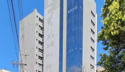Sala comercial pronta para usar, com dois banheiros, uma vaga de garagem , espera para ar condicionado, infraestrutura moderna, dois elevadores, controle de acesso, salão de festas com terraço e vista