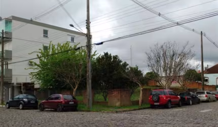 Excelente terreno de esquina totalmente plano com localização privilegiada.  Área: 19,10x29,00= 558,90m.  Confira!