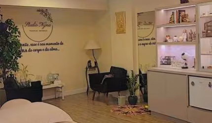 Excelente sala comercial semimobiliada localizada no Ed. Recreio Cruzeiro Work Place, B. Pio X!

Edifício conta com elevador, portaria 12h e estacionamento rotativo.

Piso laminado.

Área privativa: 3