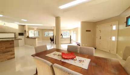 Casa em condomínio fechado com 3 quartos à venda no Linha 40, Caxias do Sul , 320 m2 por R$ 1.995.000