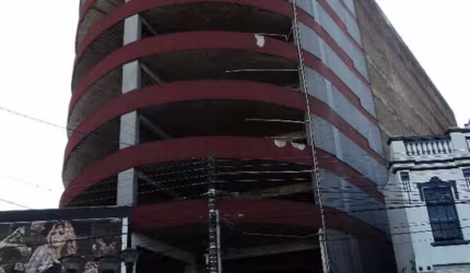 Box no Edifício Garagem Central Park.

Área privativa: 10,92m².

Confira!