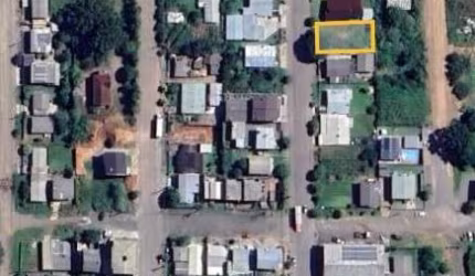 Terreno localizado no bairro Centenário, posição solar oeste, com as seguintes medidas:
14,75 x 26,66 = 403 metros²
Rua com pavimentação.