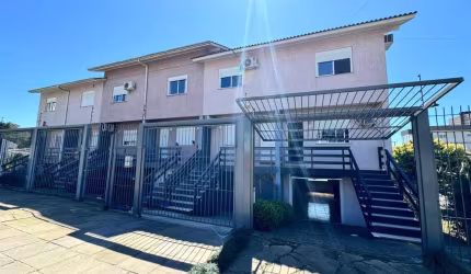 Localizado no bairro São Francisco, em Farroupilha/RS, este sobrado de esquina é uma excelente oportunidade de moradia. Com 2 dormitórios, sala e cozinha em conceito aberto, banheiro social e área de 
