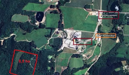 Encante-se com este incrível imóvel localizado no interior de Farroupilha, na tranquila Linha Santos Anjos. Com uma área total de 85.000,00 m², esta propriedade oferece todo o espaço e tranquilidade q