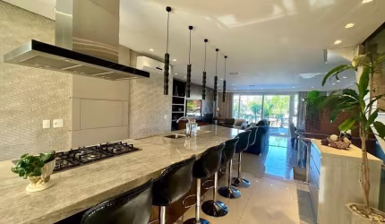 Fantástica Residência semimobiliada em condomínio fechado na área Central de Caxias do Sul&amp;amp;#127809;
Conta com 03 suítes (sendo 01 master com closet e sacada), amplo living em conceito aberto c