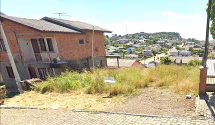 Terreno plano,  de meio de quadra com 12 metros de frente  por 30 metros  de profundidade, na entrada  do bairro.
Com área de 360,00 m². Frente leste.
Aceita como pagamento, carro, sala e apartamento.