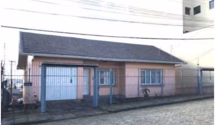 Ótima residência no Bairro Rio Branco!!
Conta com 04 dormitórios (sendo 01 suíte), 02 salas, cozinha, área de serviço, depósito, escritório, banheiro social e 03 vagas de garagem.

Salão de festas com