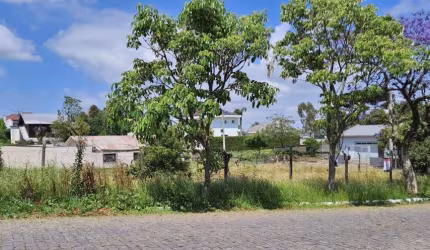 Excelente terreno, de esquina,  com 30 metros pela rua Independência por  19,50  metros. Com area  total de 585,00 m².
Orientação solar norte oeste.
Negociação em dinheiro, não aceita permuta.
Vídeo: 