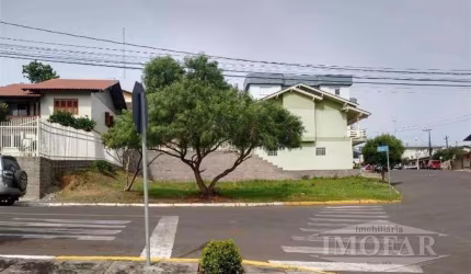 Excelente terreno de esquina com 387 m, tendo 20 metros de frente para a rua Ernesto Fetter. Localização privilegiada tanto para uso comercial e/ou residencial.