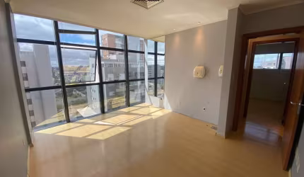 Excelente Sala Comercial, localizada no Bairro Madureira, ao lado do hospital Círculo! 
O edifício é um Centro especializado em saúde. Conta com elevador, porteiro e boxes de garagem.

Sala conta com 