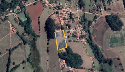 Área para chácara de 8.000 m² no Bairro dos Godoy em Tuiuti/SP