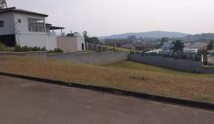 Maravilhoso terreno no Villaggio Paradiso