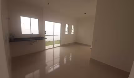 Imperdível casa em condomínio à venda em Cotia-SP, Chácara Tropical: 3 quartos, 2 salas, 1 banheiro, 2 vagas de garagem, 57,80 m². Aproveite!