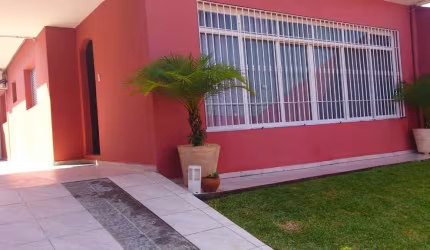 Casa à venda em Taboão da Serra-SP, Jardim São Judas Tadeu: 2 quartos, 1 banheiro, 95m² de área!