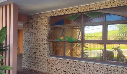 Casa com 3 dormitórios à venda, 188 m² por R$ 690.000,00 - Jardim Aeroporto - Guaratinguetá/SP