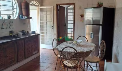 Casa com 4 dormitórios à venda, 268 m² por R$ 900.000,00 - Centro - Guaratinguetá/SP