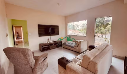 Casa no Clube dos 500: 3 Dormitórios, 1 Suíte, Armário Embutido na Cozinha e Amplo Quintal para Lazer!