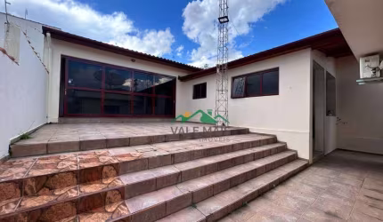 Casa com 4 dormitórios para alugar, 250 m² por R$ 6.000,00/mês - Nova Guará - Guaratinguetá/SP