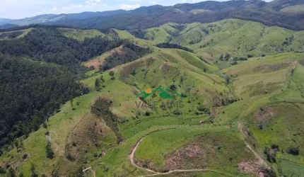 Fazenda com 3 dormitórios à venda, 968000 m² por R$ 4.000.000 - Centro - Guaratinguetá/SP