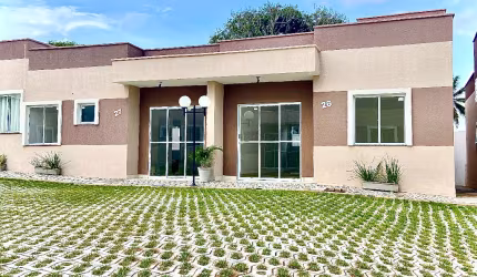 Casas planas pertinho do mar, 2 quartos com suíte