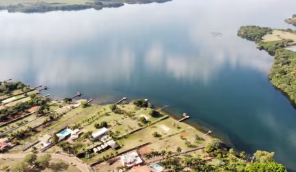 Rancho com terreno molhado para o Rio Paranapanema em Santa Inês Pr