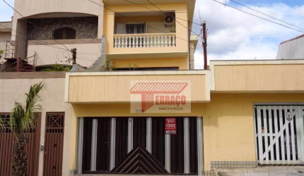 Sobrado com 3 dormitórios à venda, 254 m² por R$ 750.000,00 - Vila Mazzei - Santo André/SP