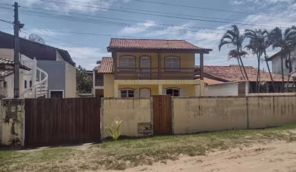 ** Ótima Casa colado a Lagoa e Rodovia, com PISCINA São Pedro da Aldeia