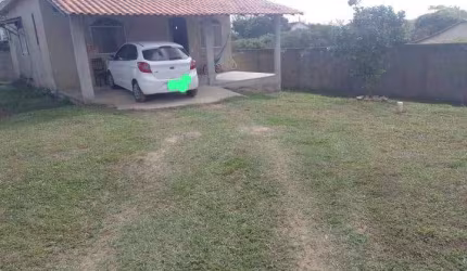 ÓTIMA CASA COM GARAGEM PARA VÁRIOS CARROS