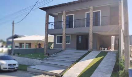Casa Alto Padrão com Piscina em Cond. Residencial