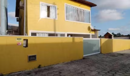 Casa com PISCNA em Cond Residencial - São Pedro da Aldeia.