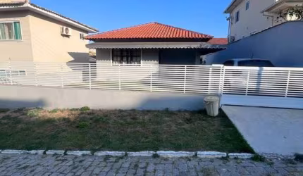 Ótima Casa com Piscina em Cond. Residencial