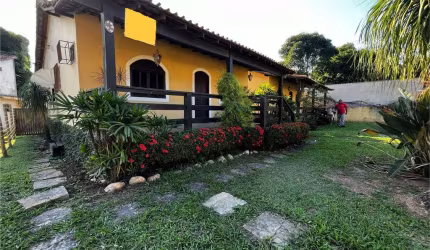 Ótima Casa com Varandas e Quintal