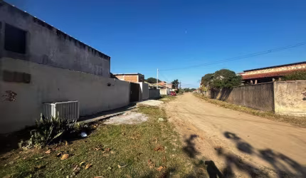Terreno Com 384 m2, com área construída