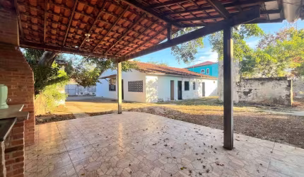 Ótima Oportunidade – Imóvel Histórico com Amplo Terreno