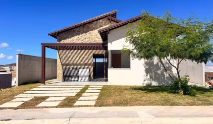 Encantador Imóvel em Estilo Colonial em condomínio residencial