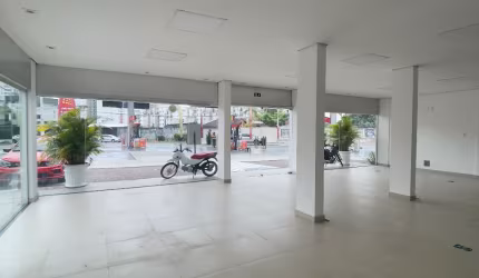 Sala comercial com 110 m2, pronta para o seu comércio !
