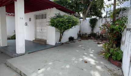 Casa disponível para locação no Parque 10 de Novembro