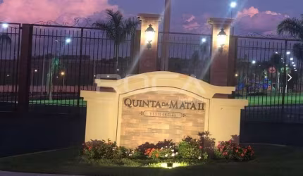 Casa de 3 dormitórios com piscina e quadra em condomínio no Quinta da Matta II - Ribeirão Preto