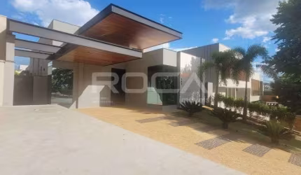 Casa de luxo com Varanda Gourmet em condomínio no Distrito Bonfim Paulista.