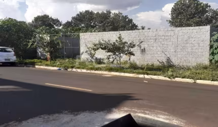Terreno à venda no Jardim Cristo Redentor, Ribeirão Preto  por R$ 440.000