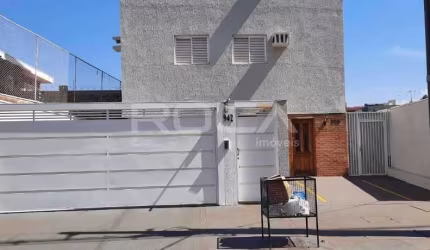 Apartamento Duplex à venda no Jardim Irajá, Ribeirão Preto: 1 suíte, varanda e garagem