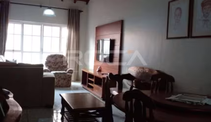 Casa padrão de 3 dormitórios com suíte e churrasqueira no bairro Palmares, Ribeirão Preto