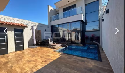 Sobrado à venda no Jardim Cristo Redentor, Ribeirão Preto: 3 dormitórios, piscina e espaço gourmet