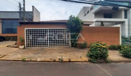 Casa Comercial no Jardim América - 03 dormitórios e 01 suíte