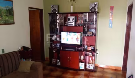 Casa à venda com 2 dormitórios na Vila Albertina em Ribeirão Preto.